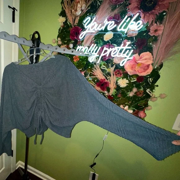 SHEIN Drawstring Rutched Front Top - Picture 6 of 7